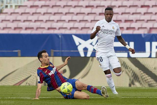  国米中场核心伤愈复出，恰尔汗奥卢远射世界波