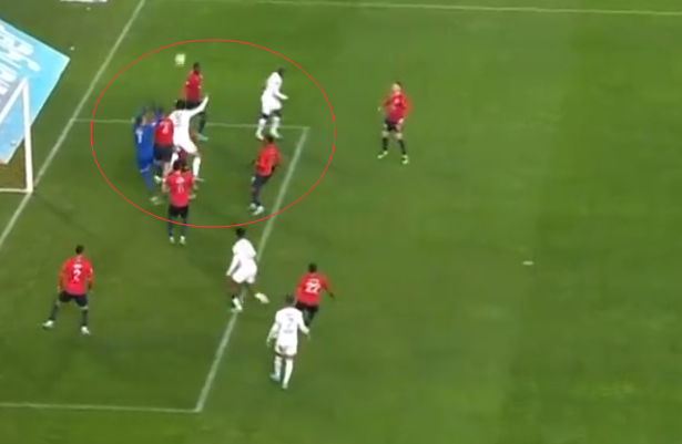  圣埃蒂安定位球屡造威胁，角球配合打破僵局取胜利