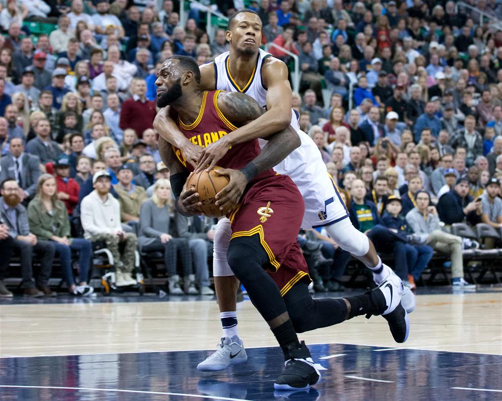  安东尼奥车祸虚惊一场，铁锤帮士气大振终结连败  